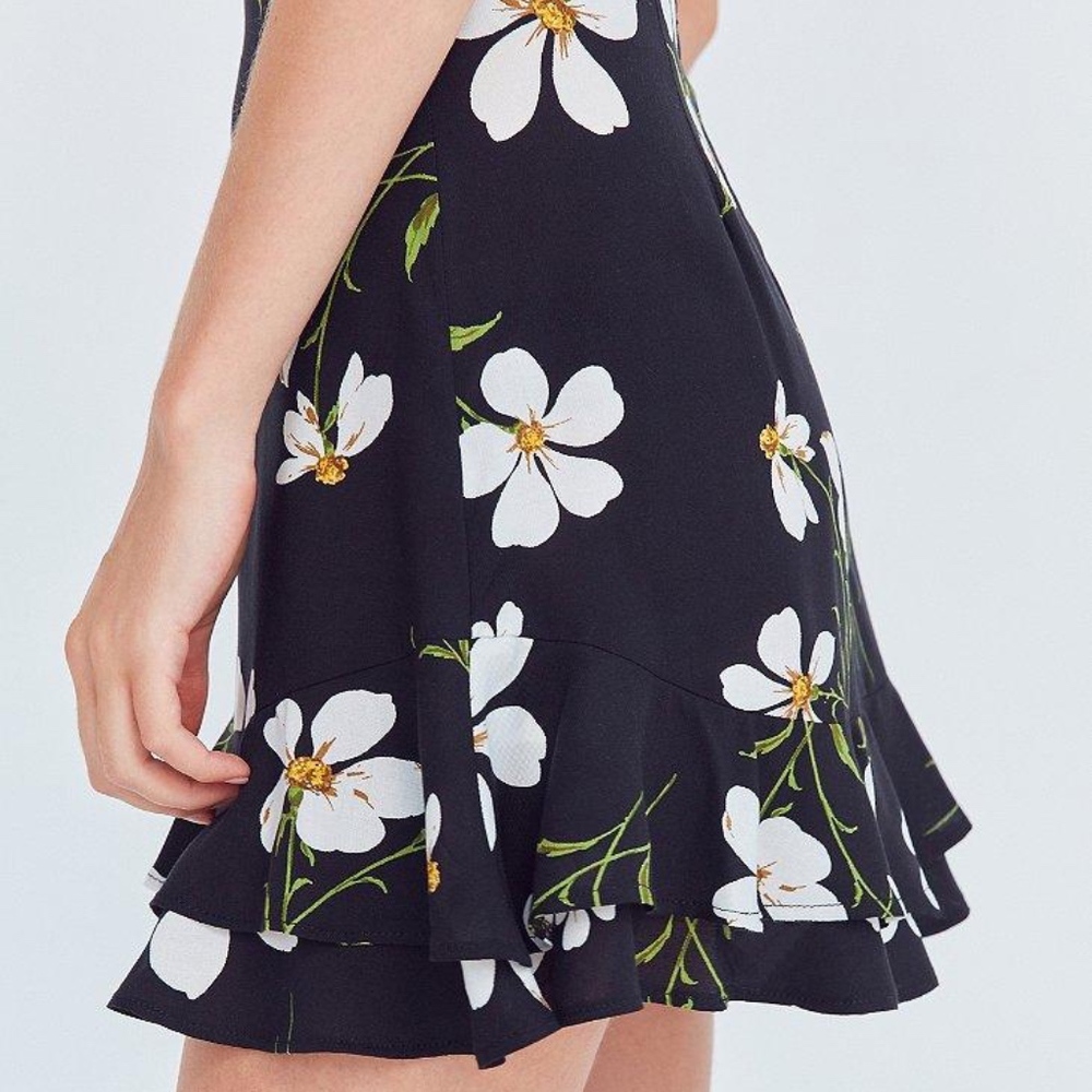 Kimchi Blue Floral Flippy Mini Skirt - Picture 5 of 6
